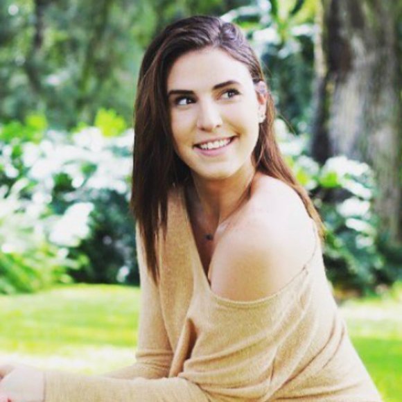 Meet your Posher, Briana - Picture 1 of 2